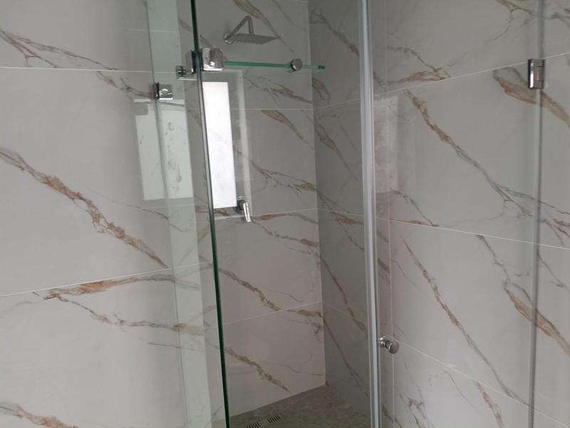 To Let 3 Bedroom Property for Rent in Uitzicht Western Cape